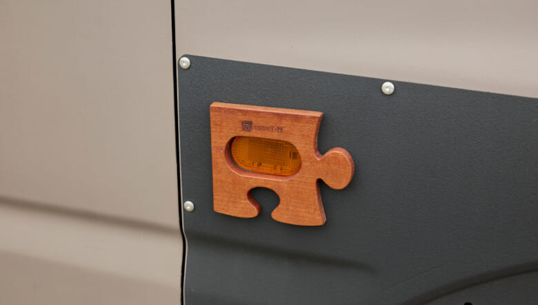【’05 SUZUKI JIMNY JB23】隠れピンクで個性を出す。旧さを感じさせないDIY。
