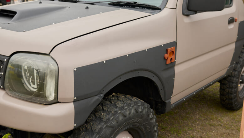 【’05 SUZUKI JIMNY JB23】隠れピンクで個性を出す。旧さを感じさせないDIY。