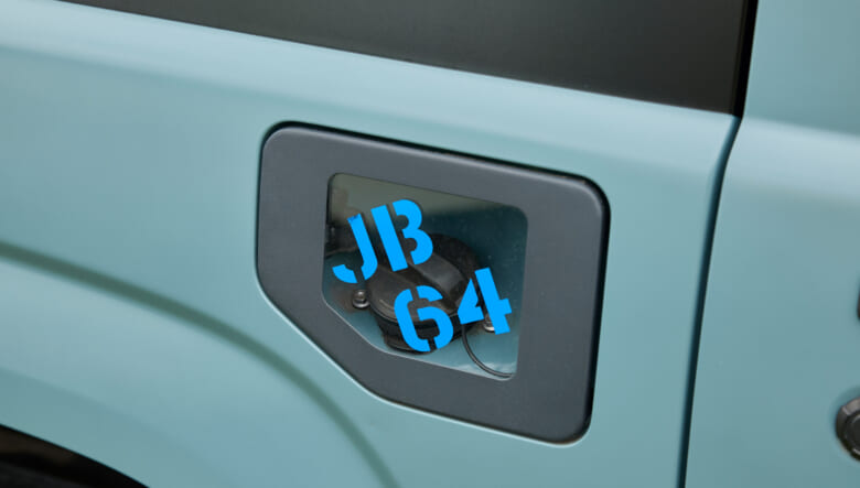【’18 SUZUKI JIMNY JB64】2トーンマットカラーで無骨さと上品さを両立。