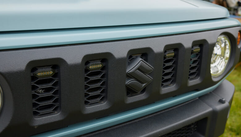 【’18 SUZUKI JIMNY JB64】2トーンマットカラーで無骨さと上品さを両立。