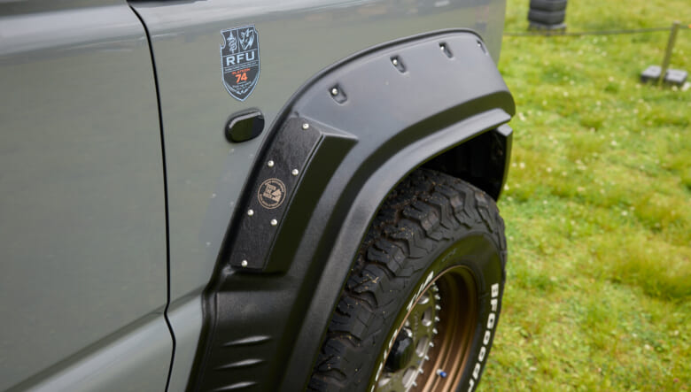 【’23 SUZUKI JIMNY SIERRA JB74】工業用デザインを随所に。機械的ルックでゴツさ倍増。