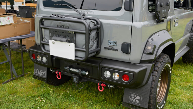 【’23 SUZUKI JIMNY SIERRA JB74】工業用デザインを随所に。機械的ルックでゴツさ倍増。