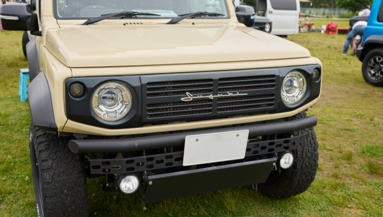 【’22 SUZUKI JIMNY SIERRA JB74】クラシックなスタイルをルーフバスケットで強調。