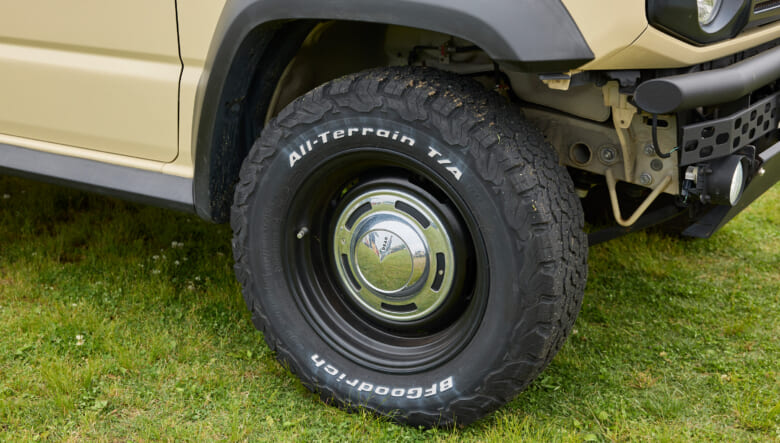 【’22 SUZUKI JIMNY SIERRA JB74】クラシックなスタイルをルーフバスケットで強調。