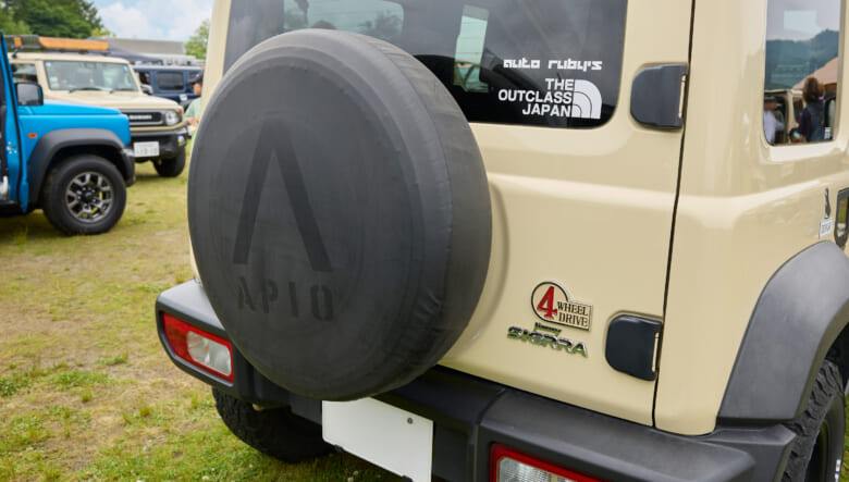 【’22 SUZUKI JIMNY SIERRA JB74】クラシックなスタイルをルーフバスケットで強調。