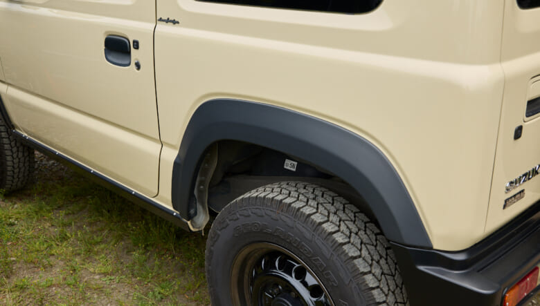 【’21 SUZUKI JIMNY JB64】派手さがないのが良い。黒をポイントに引き算。