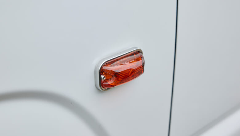 【’25 SUZUKI JIMNY JB64】エントリーグレードXGをあえてチョイスし、旧車感を。