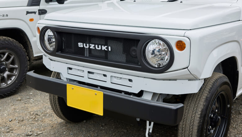 【’25 SUZUKI JIMNY JB64】エントリーグレードXGをあえてチョイスし、旧車感を。