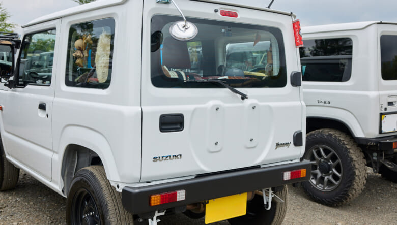 【’25 SUZUKI JIMNY JB64】エントリーグレードXGをあえてチョイスし、旧車感を。