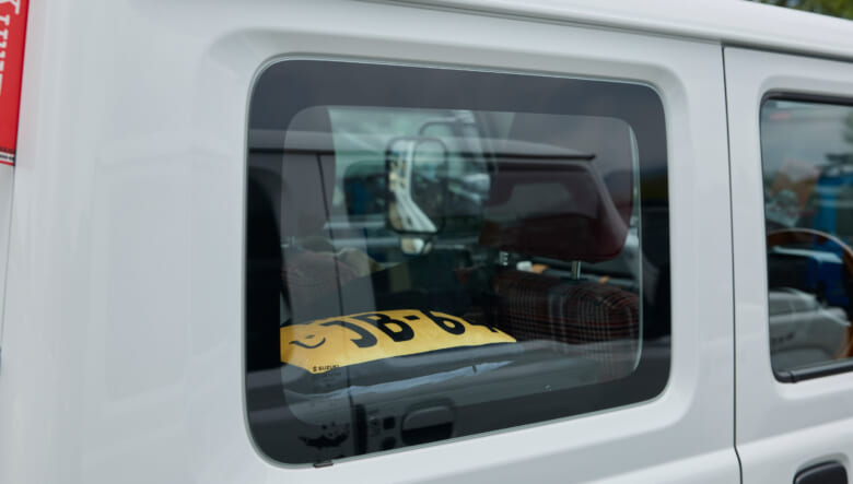 【’25 SUZUKI JIMNY JB64】エントリーグレードXGをあえてチョイスし、旧車感を。
