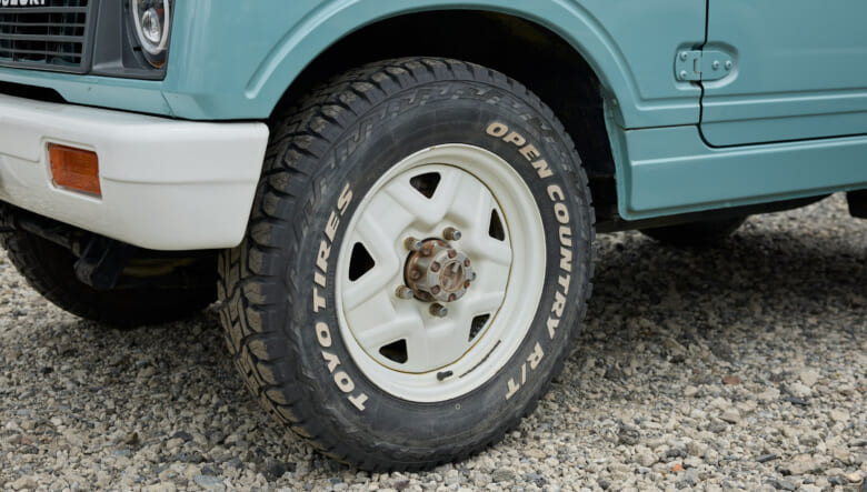 【’93 SUZUKI JIMNY JA11】1型グリルと最新ライトでイマドキな旧車が完成!!