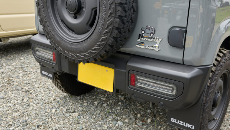 【’25 SUZUKI JIMNY JB64】純正オプションを基準に、外遊び風味にアレンジ。