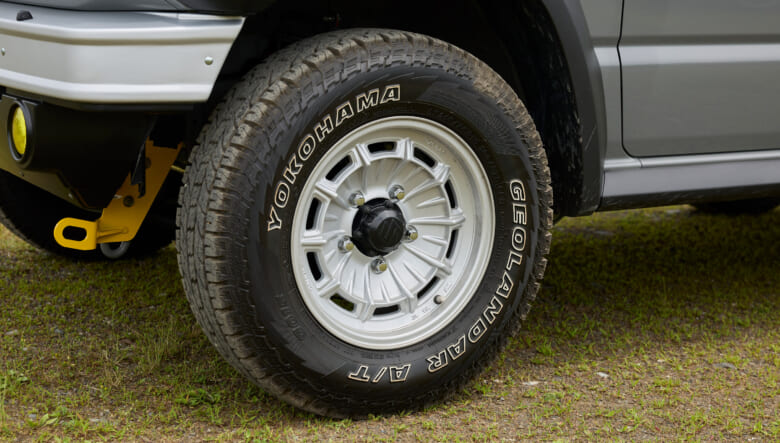 【’23 SUZUKI JIMNY SIERRA JB74】レビンデザインのグリルで、アーバンアウトドア仕様。