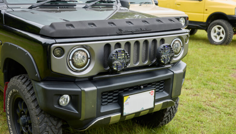 【’19 SUZUKI JIMNY JB64】クロカン御用達メーカーで、タフさ増し増しの顔まわり。