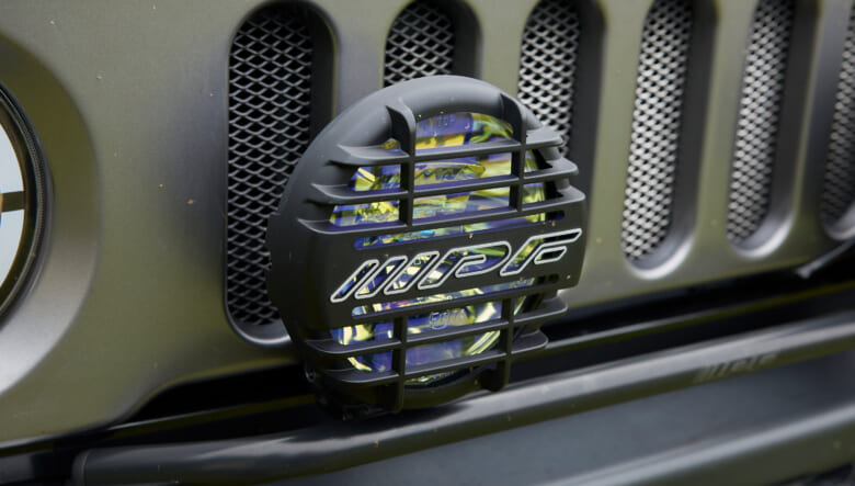【’19 SUZUKI JIMNY JB64】クロカン御用達メーカーで、タフさ増し増しの顔まわり。