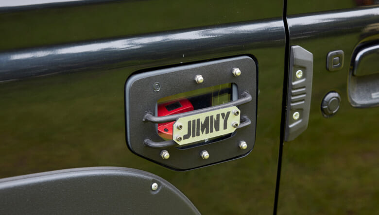 【’19 SUZUKI JIMNY JB64】クロカン御用達メーカーで、タフさ増し増しの顔まわり。