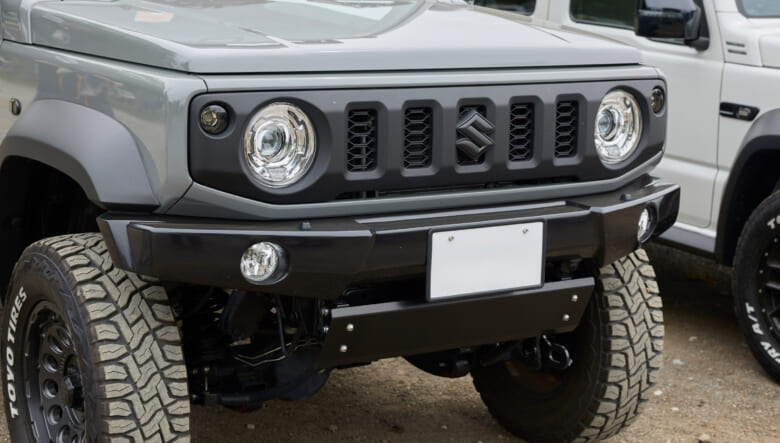 【’25 SUZUKI JIMNY SIERRA JB74】細部に宿るクルマ好き感。走りにもこだわるシエラ。