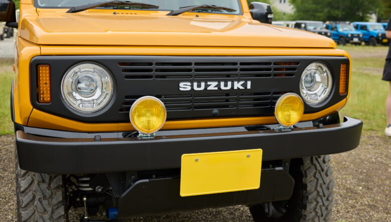 【’23 SUZUKI JIMNY JB64】ビビッドなボディカラーの都会派オフロードカスタム。