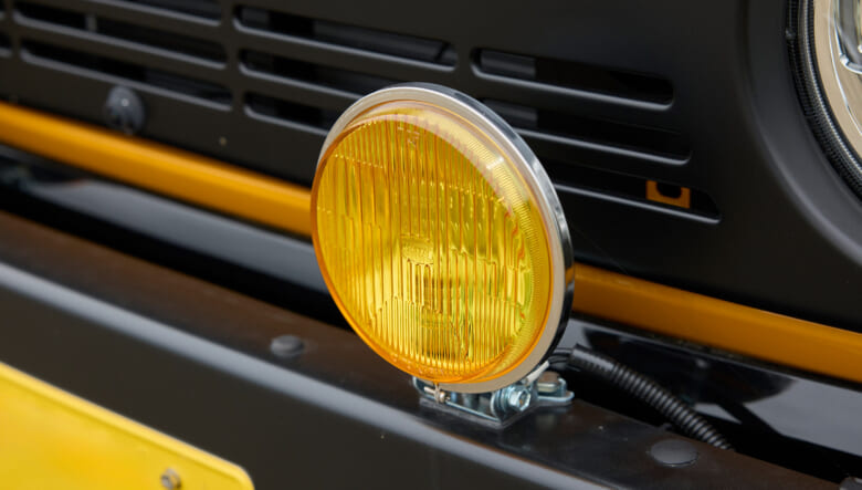 【’23 SUZUKI JIMNY JB64】ビビッドなボディカラーの都会派オフロードカスタム。