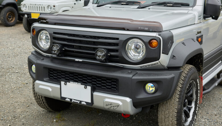 【’22 SUZUKI JIMNY SIERRA JB74】キャンプ好きアピールの、ギア感満載ドレスアップ。