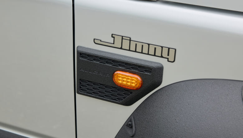 【’22 SUZUKI JIMNY SIERRA JB74】キャンプ好きアピールの、ギア感満載ドレスアップ。