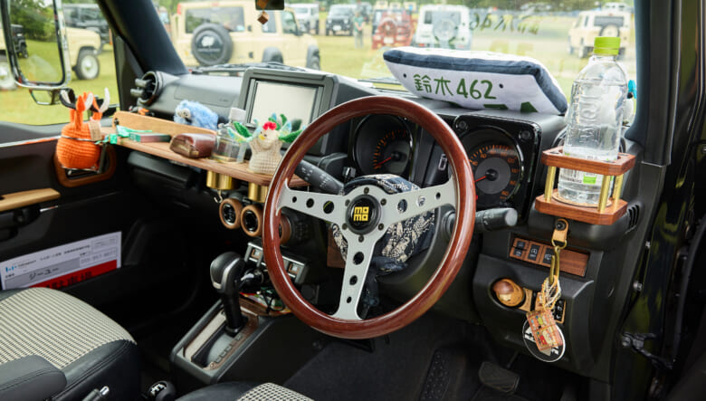 【’23 SUZUKI JIMNY SIERRA JB74】アメリカンカスタムは、メッキ使いがポイント。