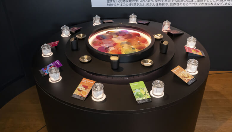Ploom AURA発売1周年記念の特別イベントが銀座店で開催中。著名人のパネル展示や開発中のフレーバー体験も。