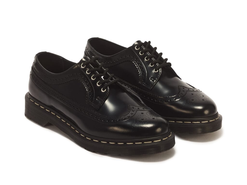 DR. MARTENS 3989 BROGUE SHOE GREY STITCH BLACK POLISHED SMOOTH