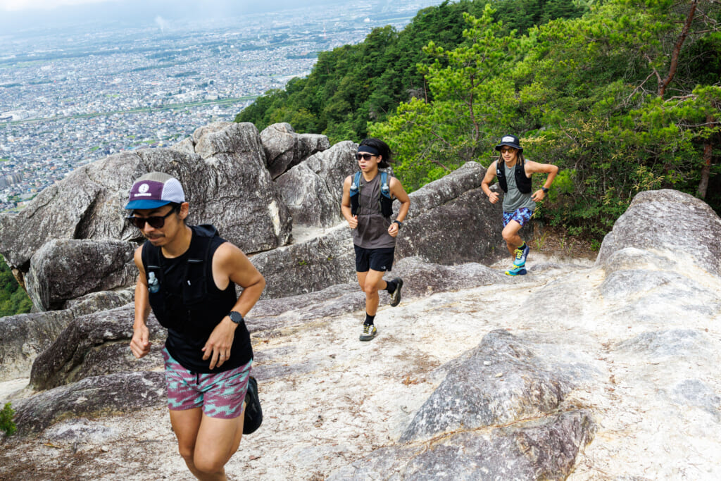 JINS SPORTS SUNGLASSES Quick Fitを装着してトレイルを走る