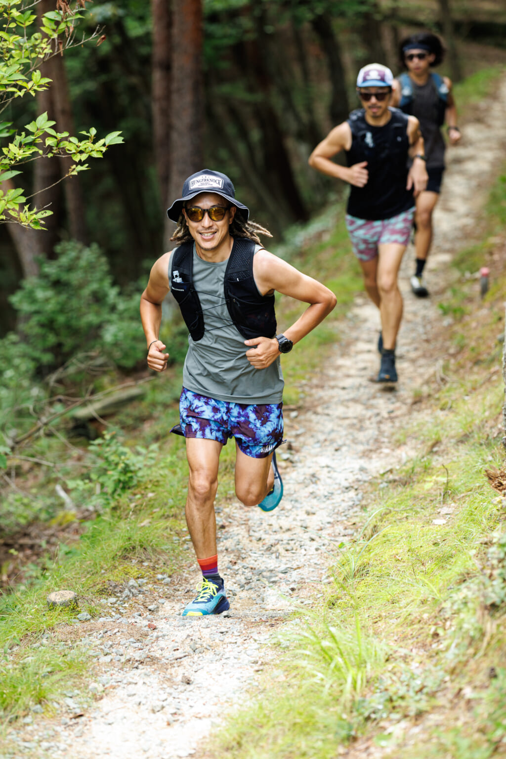 JINS SPORTS SUNGLASSESのQuick Fitについて話す山﨑さん