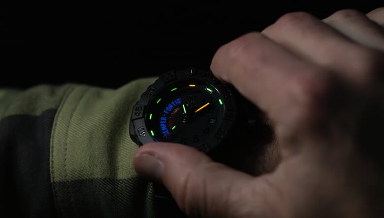 ルミノックスから、“Navy SEALs”の特別バージョンが発売。米海軍特殊部隊のメッセージが込められたフルカーボノックス仕様で世界限定775本！