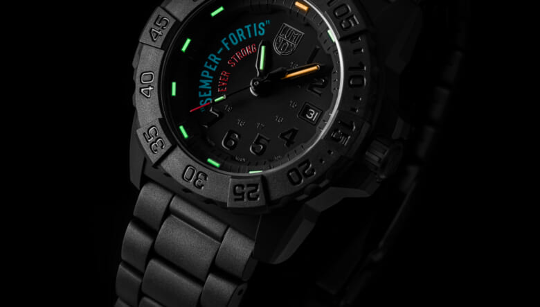 ルミノックスから、“Navy SEALs”の特別バージョンが発売。米海軍特殊部隊のメッセージが込められたフルカーボノックス仕様で世界限定775本！