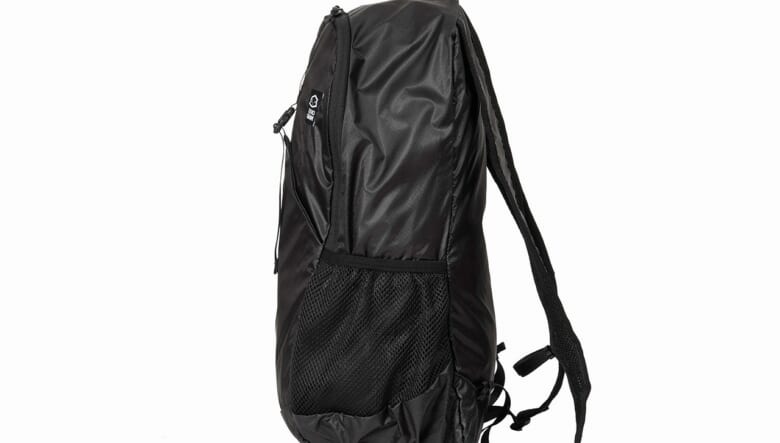軽量&タフネスなZEROGRAMのパッカブルディバッグは、軽登山やトラベルシーンまでマルチに活躍！