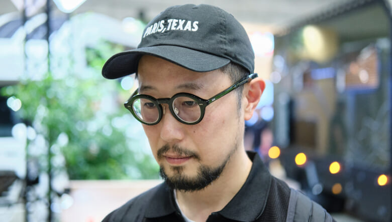 ハズしの小物でストリートを締める。-TOKYO OUTDOOR SHOW 2026-
