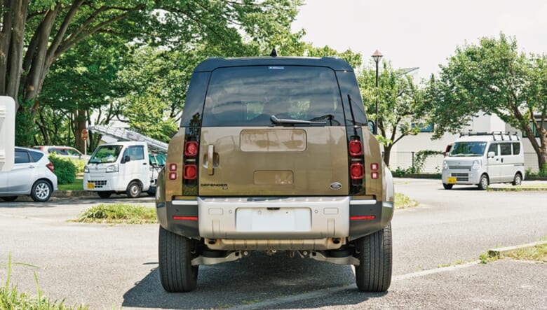 ラゲッジを最大限に活用し、シゴトも釣りも活躍中。【’22 LAND ROVER DEFENDER 110】