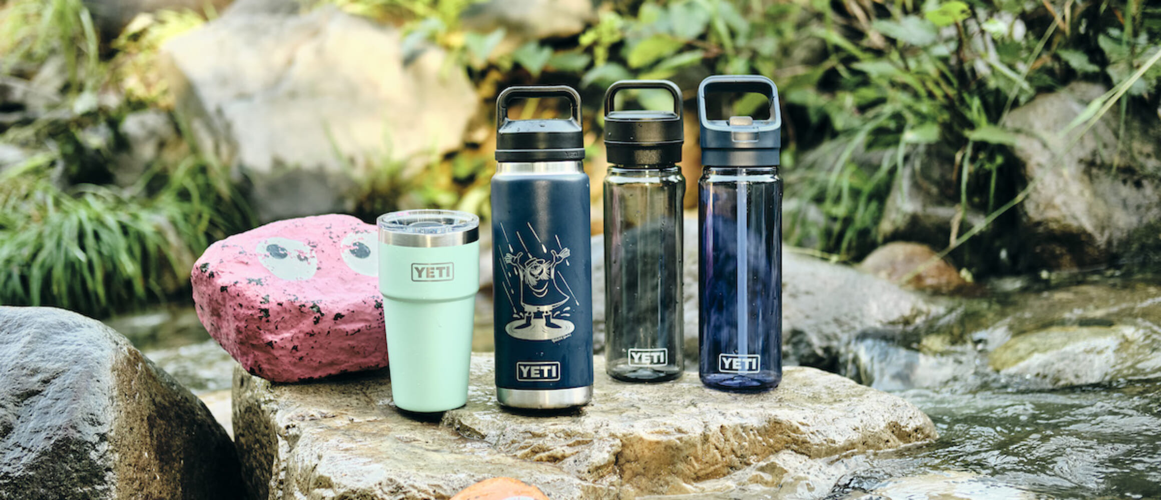 花井祐介とのコラボモデルが大好評！　フジロック’26に初出展のYETI®︎ブースをレポート＆その魅力に迫る。