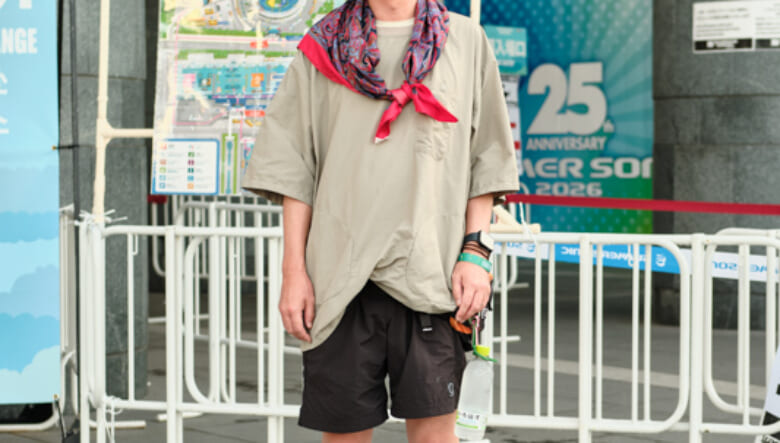 定番のスタイルにスカーフで変化を。-SUMMER SONIC 2026-