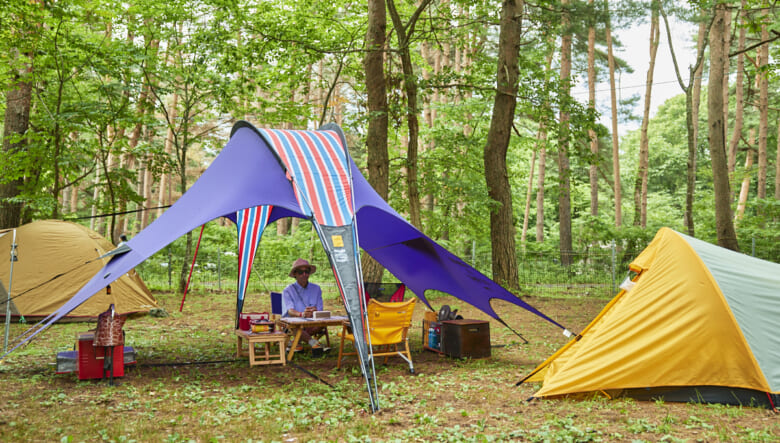 グリーンと原色のコントラストがインパクト大。ヴィンテージMIXでバランスを取る。（GO OUT CAMP 猪苗代 vol.12）
