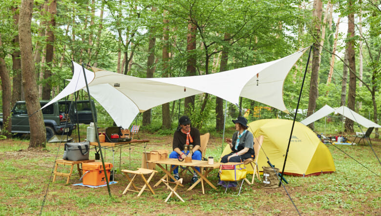 王道でも唯一無二感。レザー小物で柔らかな雰囲気をプラス。（GO OUT CAMP 猪苗代 vol.12）
