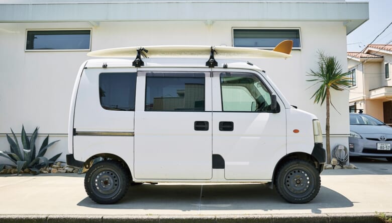 ラフに扱える軽バンで、ミニマルにサーフィン満喫。【’11 SUZUKI EVERY】