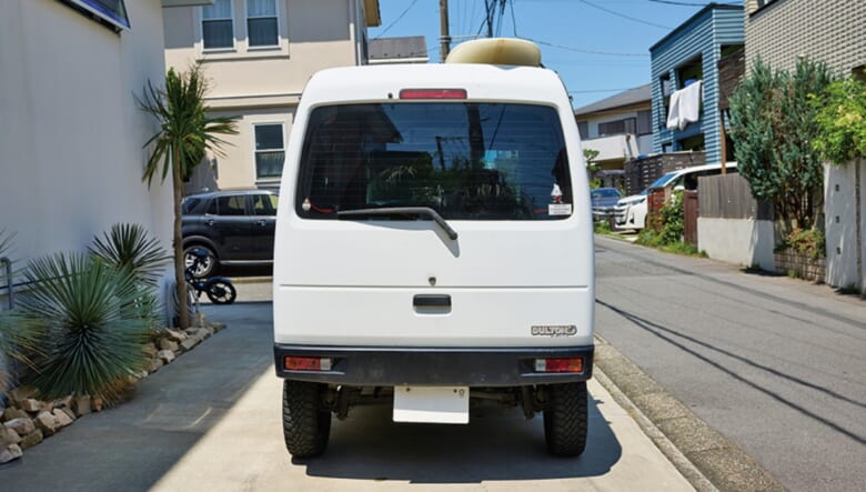 ラフに扱える軽バンで、ミニマルにサーフィン満喫。【’11 SUZUKI EVERY】