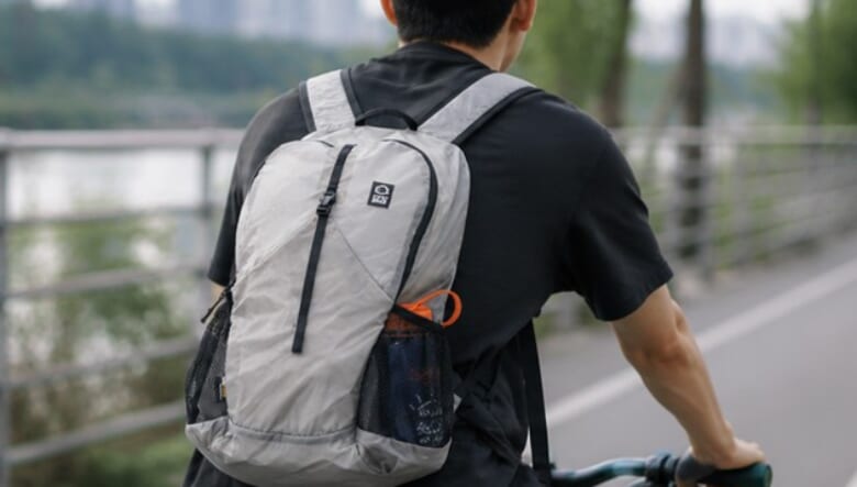 軽量&タフネスなZEROGRAMのパッカブルディバッグは、軽登山やトラベルシーンまでマルチに活躍！