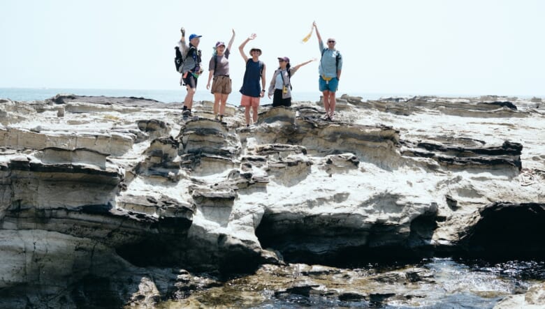 オトナの夏休み。海の荒野を突き進む「岩礁のみち」を歩いてみた。【GO OUT 遊歩倶楽部 三浦半島編 #01】