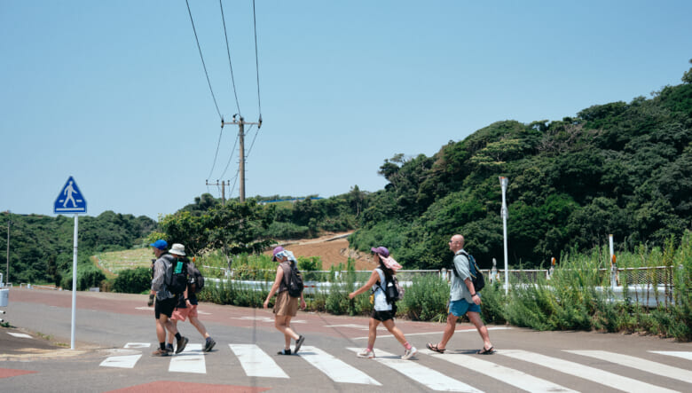 オトナの夏休み。海の荒野を突き進む「岩礁のみち」を歩いてみた。【GO OUT 遊歩倶楽部 三浦半島編 #01】