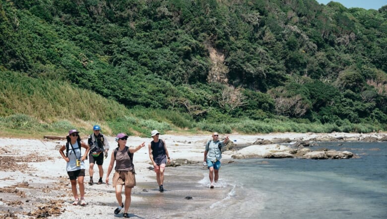 オトナの夏休み。海の荒野を突き進む「岩礁のみち」を歩いてみた。【GO OUT 遊歩倶楽部 三浦半島編 #02】