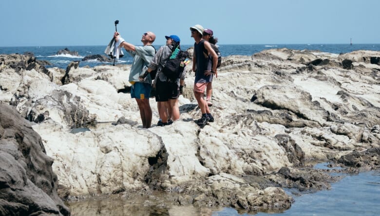 オトナの夏休み。海の荒野を突き進む「岩礁のみち」を歩いてみた。【GO OUT 遊歩倶楽部 三浦半島編 #02】