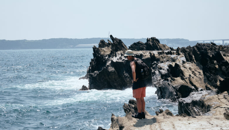 オトナの夏休み。海の荒野を突き進む「岩礁のみち」を歩いてみた。【GO OUT 遊歩倶楽部 三浦半島編 #02】