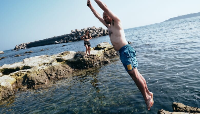 オトナの夏休み。海の荒野を突き進む「岩礁のみち」を歩いてみた。【GO OUT 遊歩倶楽部 三浦半島編 #02】