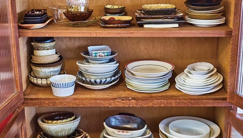 いわずもがな、食器も豊富。益子陶器市で買ったモノや、仏のヴィンテージなど、揃いすぎてないのがイイ。