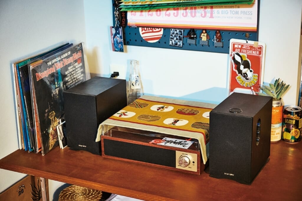 「昔パーク内で流れていた音楽のレコードなど、関連アイテムもつい手に取ってしまう」と、手頃なプレイヤーを購入。